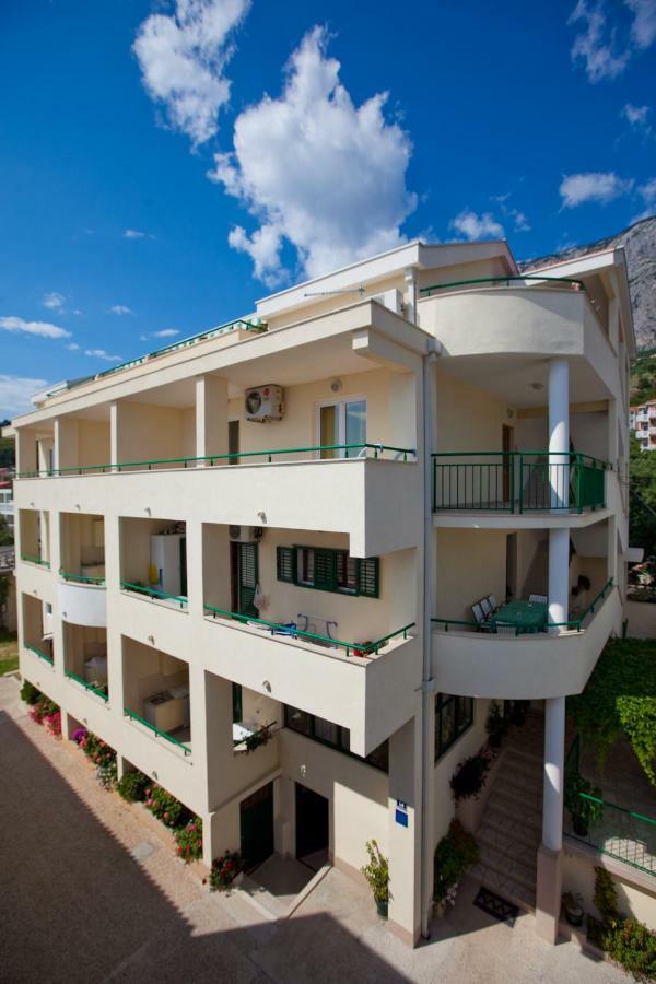 Apartments Smiljka II Tucepi Exterior photo